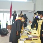 Perdana Pimpin Wisuda Undana, Rektor Dr. Maxs Sanam Bangun Optimisme dalam Transisi dan Disrupsi