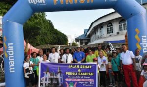 Peringati HUT Gereja Sekailgus Songsong Perayaan Paskah 2023, Gereja Ebenhaezer Oeba Gelar Kegiatan  Jalan Sehat Dan Peduli Sampah