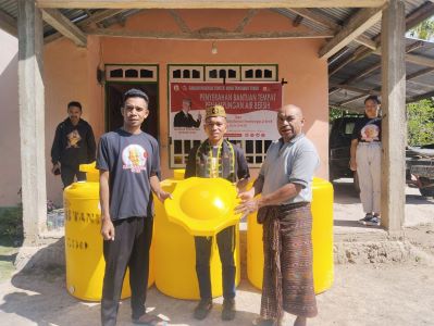 Ganjar Milenial Center Beri Bantuan Tempat Penampungan Air Bersih Untuk ...