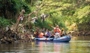 Bersama KLHK, Ribuan Pegawai PLN Group Bersihkan Pantai dan Sungai Serentak Se-Indonesia