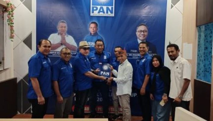 George Hadjoh dan Arianto Ludony Jadi Yang Pertama Ambil Formulir Pendaftaran di DPD PAN Kota Kupang